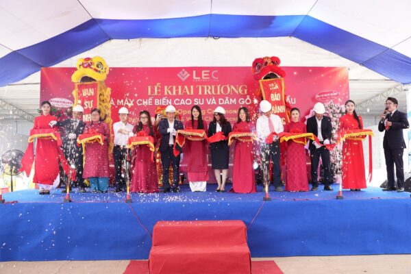 Lễ khai trương nhà máy chế biến cao su và dăm gỗ ở Quảng Trị